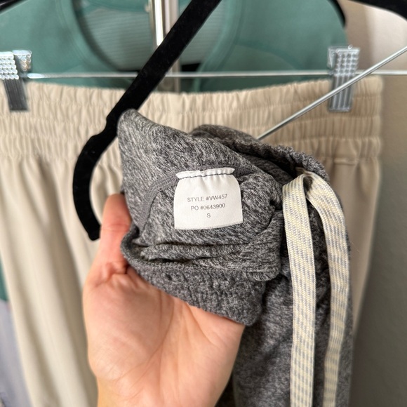 Vuori Boyfriend Joggers Heather Gray Size S - Picture 7 of 8